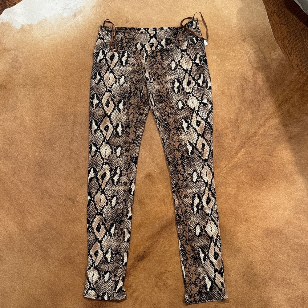 Entro snakeskin leggings